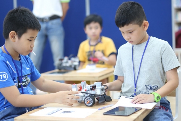 lap-trinh-robotics-cho-tre-phat-trien-ky-nang-1